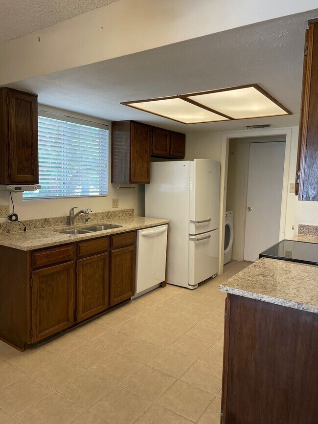 Building Photo - 3 br, 2 bath House - 517 Sunrise (410)