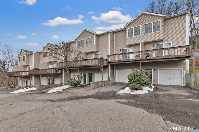 Foto del edificio - 39 Coram Rd