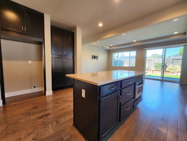 Building Photo - 3 Bedroom for Rent