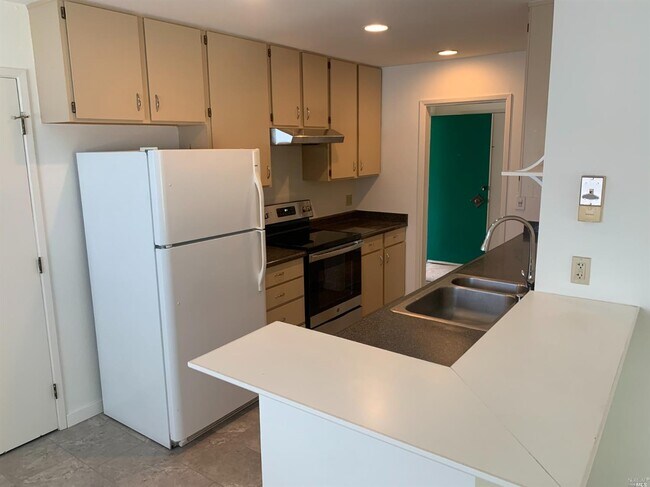 Building Photo - 590 Marin Oaks Dr