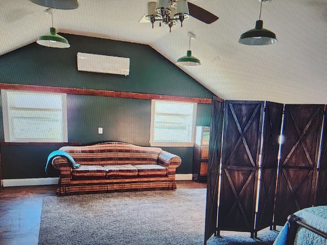 Foto del edificio - 7049 Lake Ave