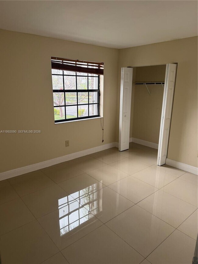 Foto del edificio - 1211 S Independence Dr