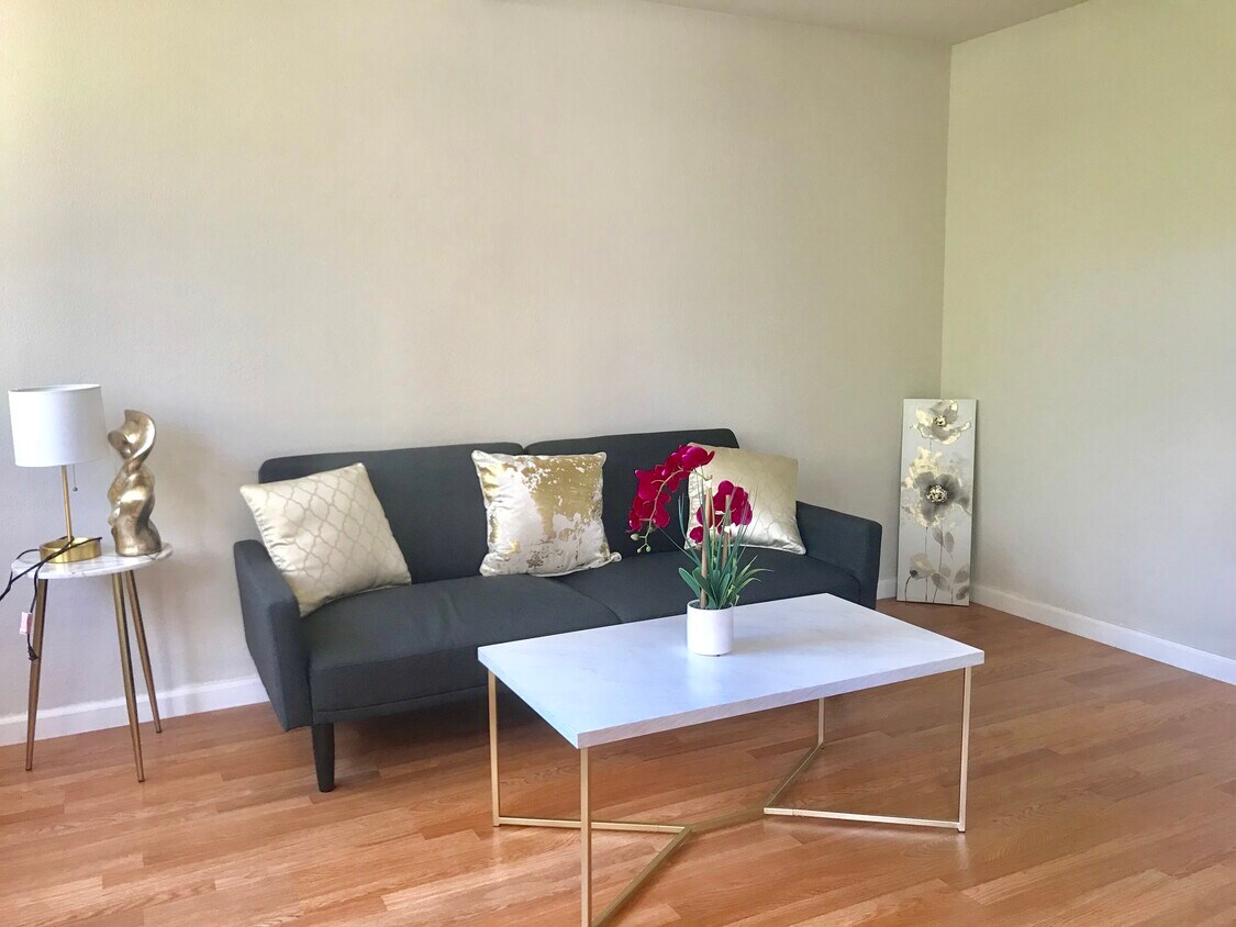 Foto principal - 701 N Rengstorff Ave