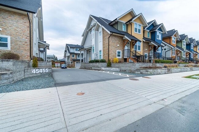 Photo du bâtiment - 45455-45455 Spadina Ave