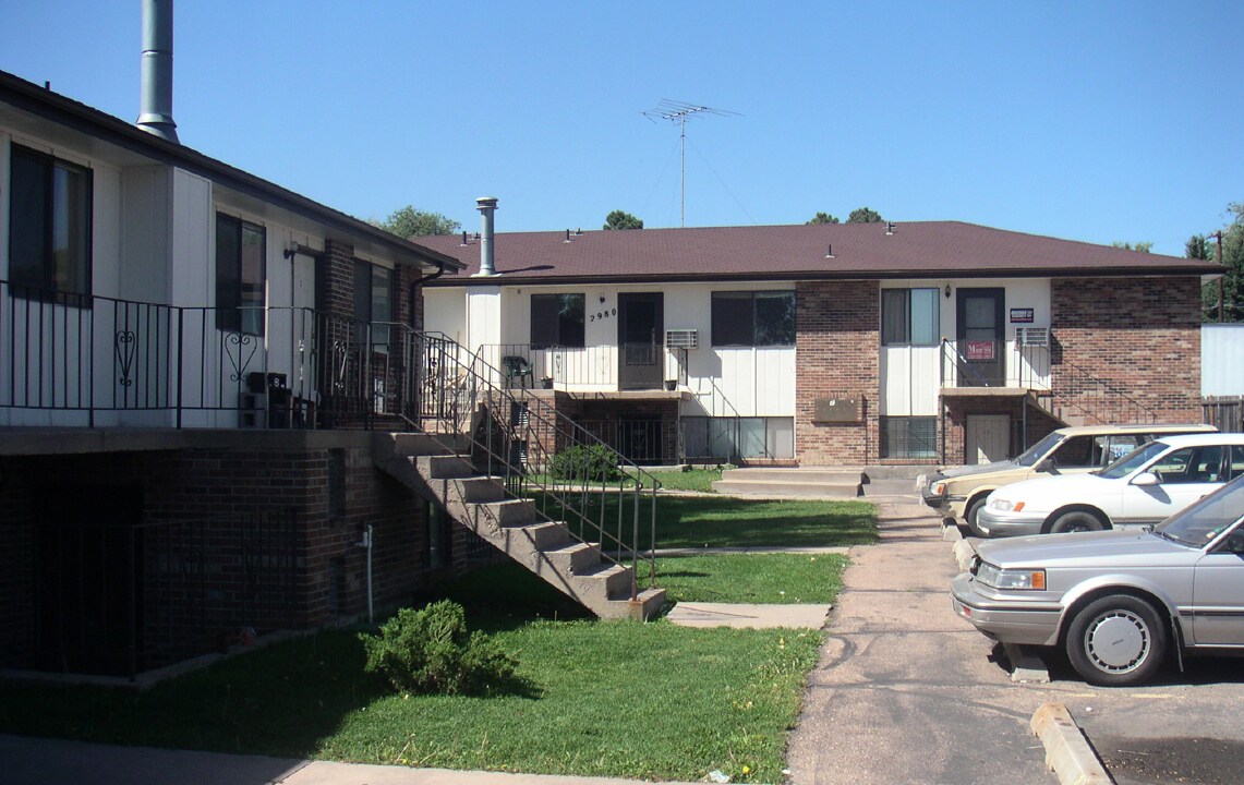 Alternativa Vista al edificio número 1 - 2966-2980 State Farm Rd