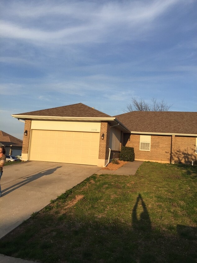 3352 S Parkmont Ct, Springfield, MO 65807 Townhome Rentals in
