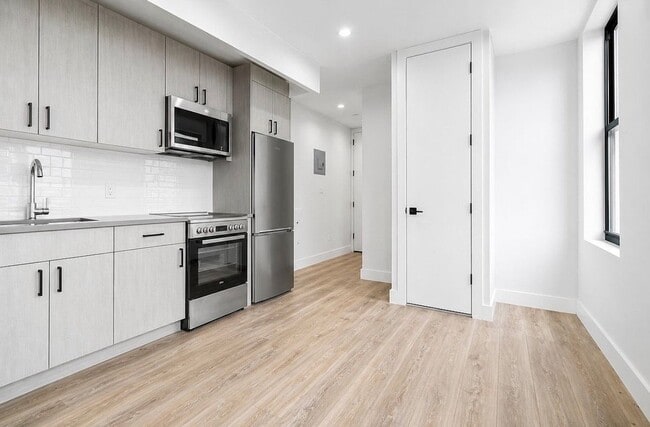 Building Photo - 1369 St Johns Pl