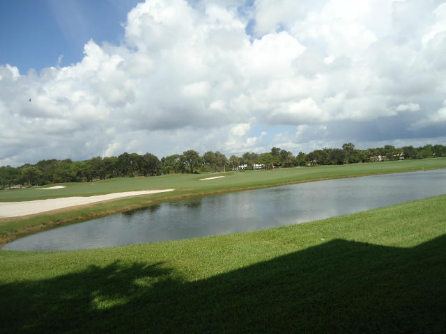 Foto del edificio - 2421 Village Blvd