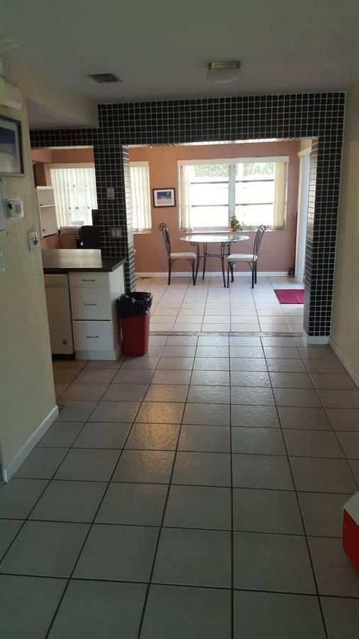 Building Photo - 117 Van Rd