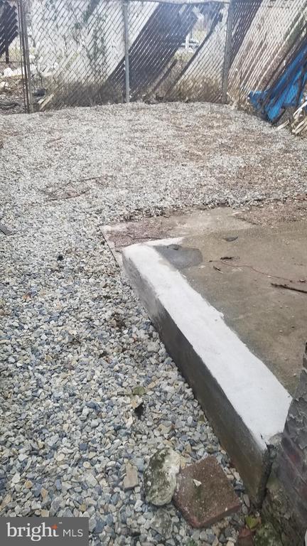 Building Photo - 1831 N Croskey St