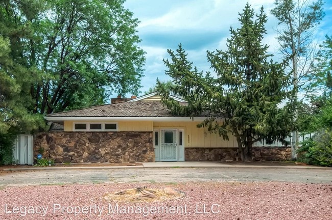 Building Photo - 1525 E Greenwood Ln