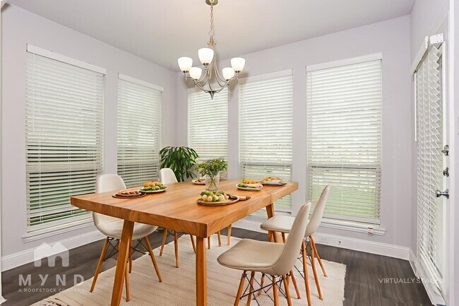 Foto del edificio - 3121 Damsel Sauvage Ln