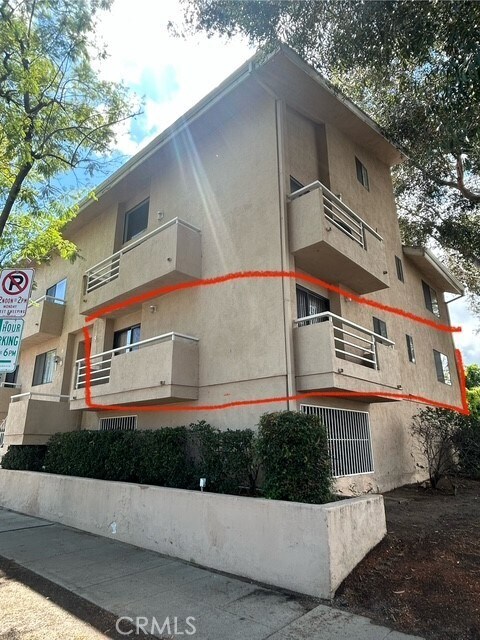 Building Photo - 5821 Sylmar Ave