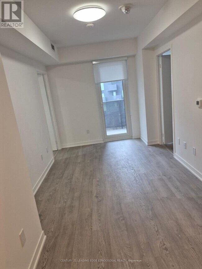 Photo du bâtiment - 500-500 Wilson Ave