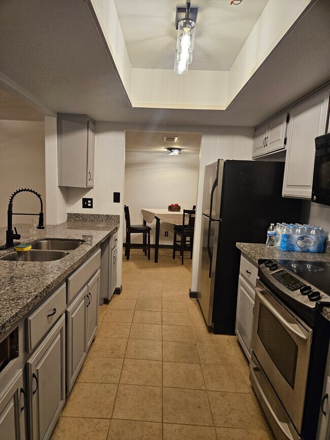 Foto del edificio - 7320 W Reade Ave