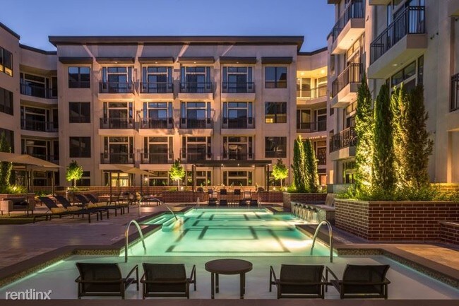 Building Photo - 1 br, 1 bath Apartment - 3901 Main St 649