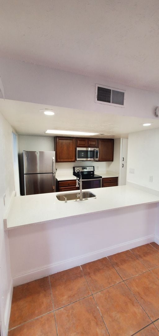 Building Photo - Spacious one bedroom near The Mall of Mill...