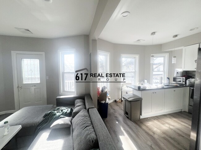 Building Photo - 39 Long Ave