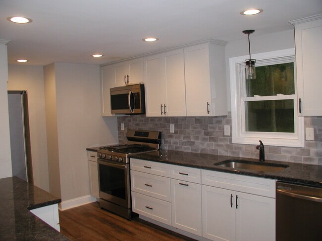 Foto del edificio - 3 Bedroom - 2 Bath Rancher on Two Acres