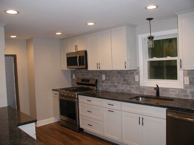 Foto del edificio - 3 Bedroom - 2 Bath Rancher on Two Acres