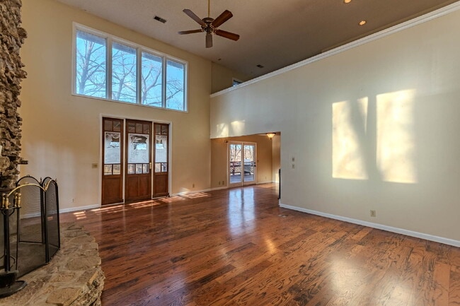 Foto del edificio - River View, Very Private Home!