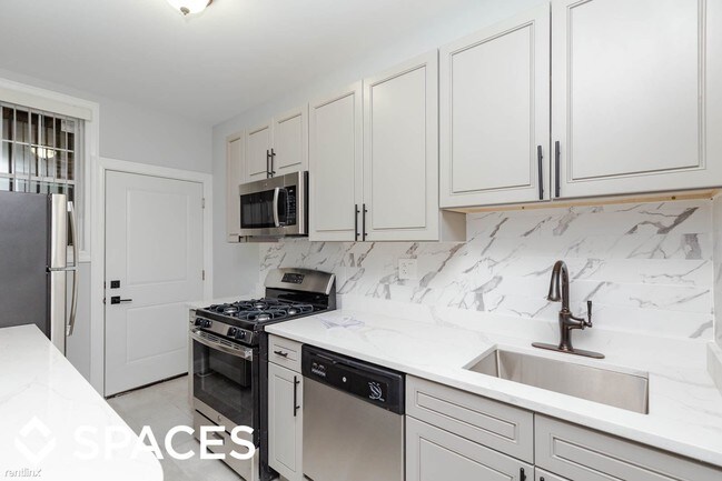 Building Photo - 2 br, 1 bath  - 6106 N Winthrop Ave 2