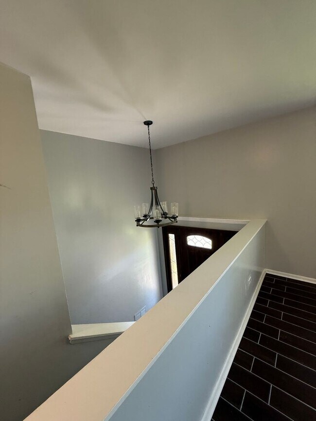 Building Photo - 8520 Lakewood Ave