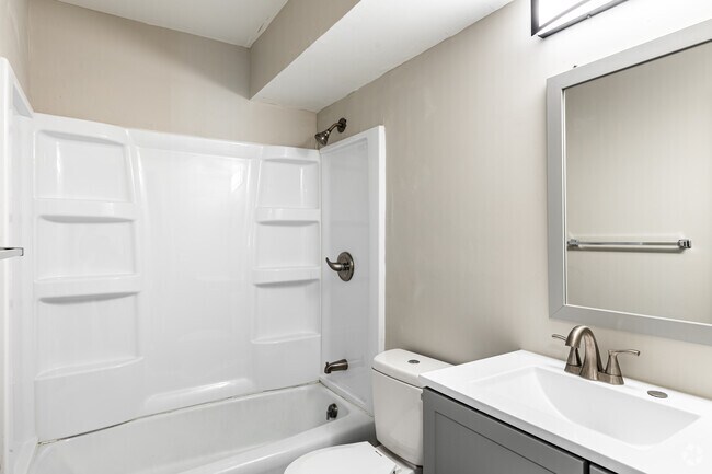 2 habitaciones, 1 baño - 782 pies cuadrados - Brittany Village