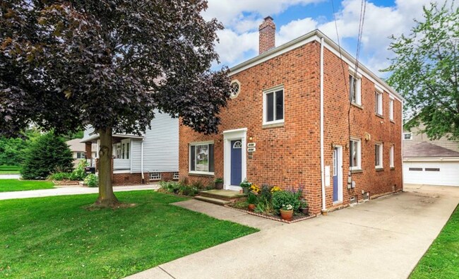 *Available Aug 1st* Updated 2br/1ba in Kamms! - 3156 Warren Rd