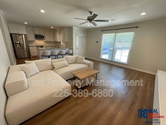 Building Photo - 8848 Pecan Tree Dr.