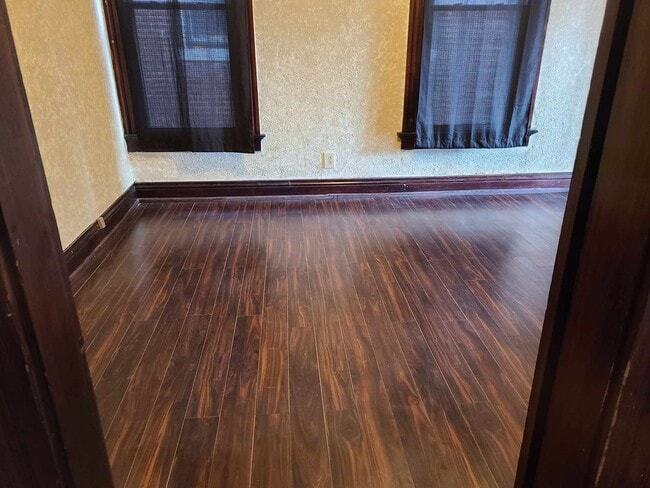 Foto del edificio - 3 Bedroom 1 Bathroom Duplex