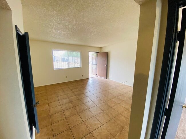 Building Photo - FOR RENT