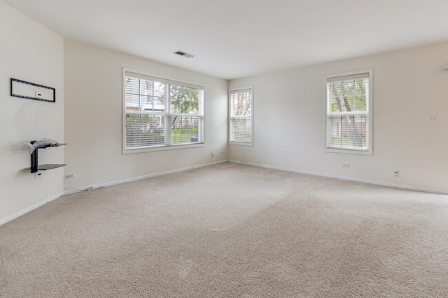 Foto del edificio - 1465 Ashbury Ln W
