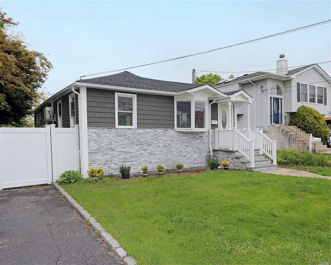 2745 W Alder Rd, Bellmore, NY 11710 House Rental in Bellmore, NY