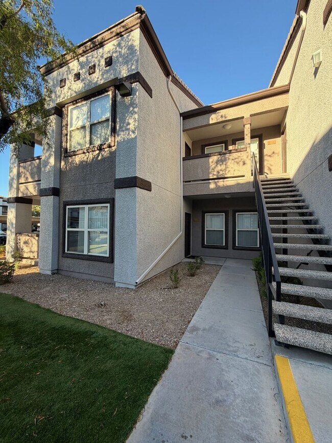 Foto del edificio - 7255 W Sunset Rd