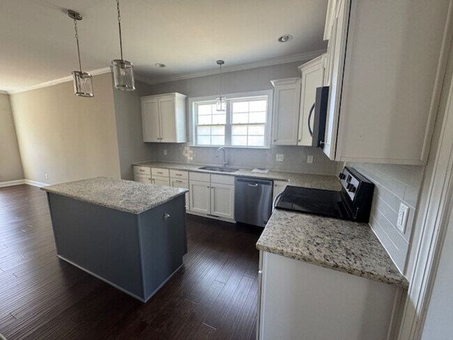 Foto del edificio - Like New and Move-in Ready!!