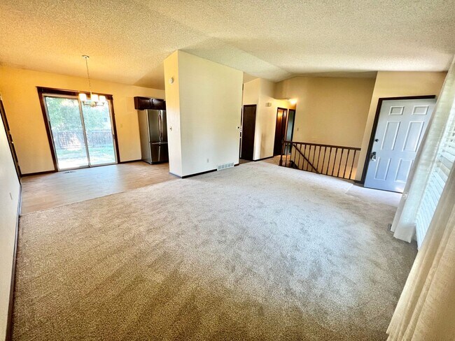 Foto del edificio - Beautiful 4 Bed, 2 Bath House in South Fort Collins! Avail. June 10th!