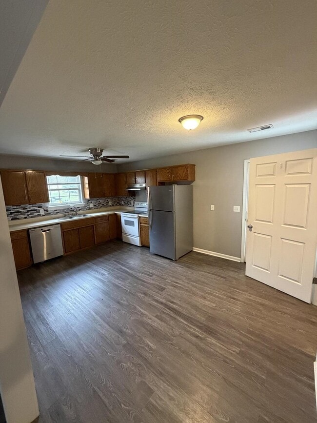 Building Photo - 155 Purcell Ave