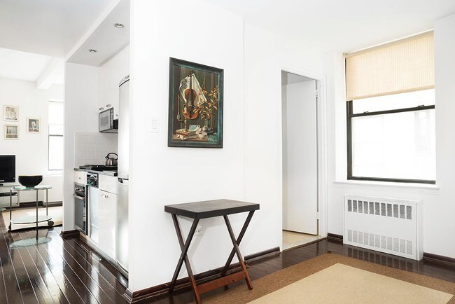 Building Photo - 150 W 51st St