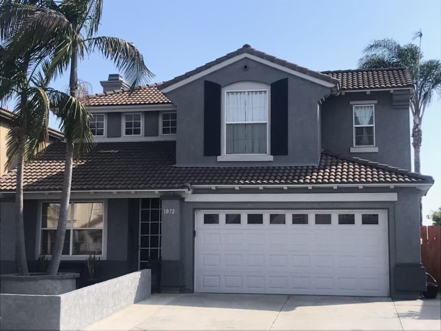 2 car garage/ 2 car drive way/2 extra bonus rooms - 1072 Camino Del Sol