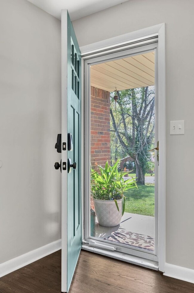 Foto del edificio - 3 Bedroom 1 Bath Donelson House by Two Riv...