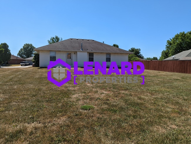 Building Photo - Spacious 3 Bedroom Home!
