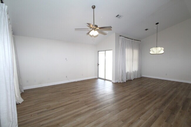 Foto del edificio - Charming Renovated Cottage with Granite, S...