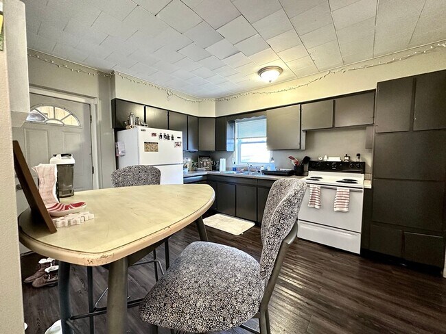 Foto del edificio - AVAILABLE JUNE - Updated 4 Bed 1 Bath