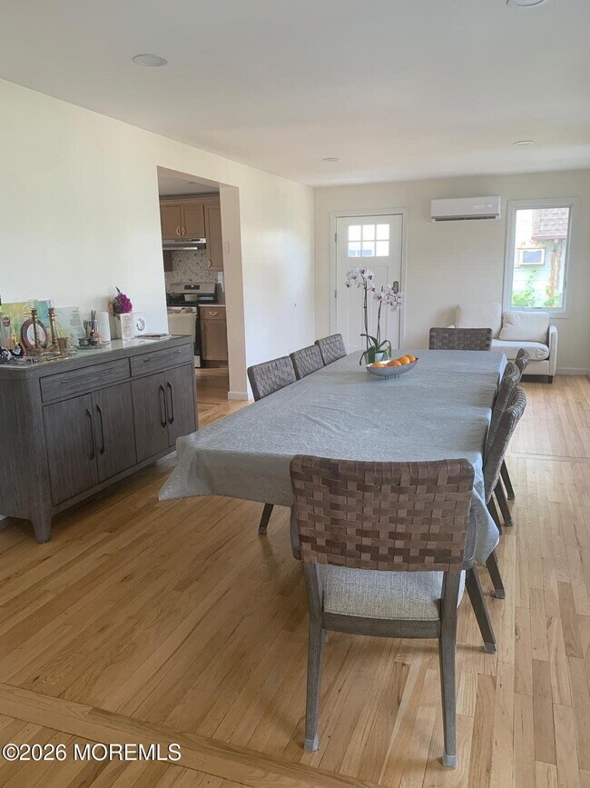 Foto del edificio - 988 Elizabeth Terrace