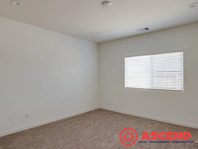 Building Photo - Alluring Home Off Hageman and Rudd Ave!
