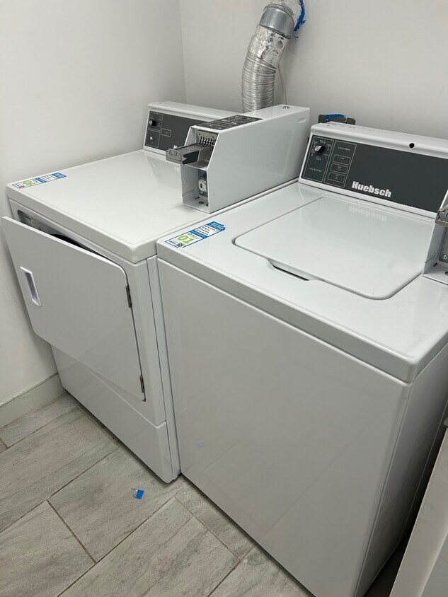 Building Photo - 630 Cummings Ave.