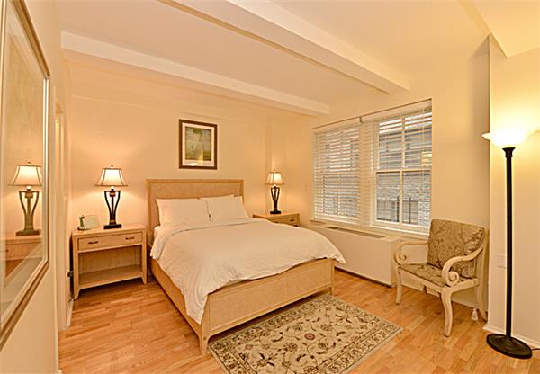 Building Photo - 150 W 51st St