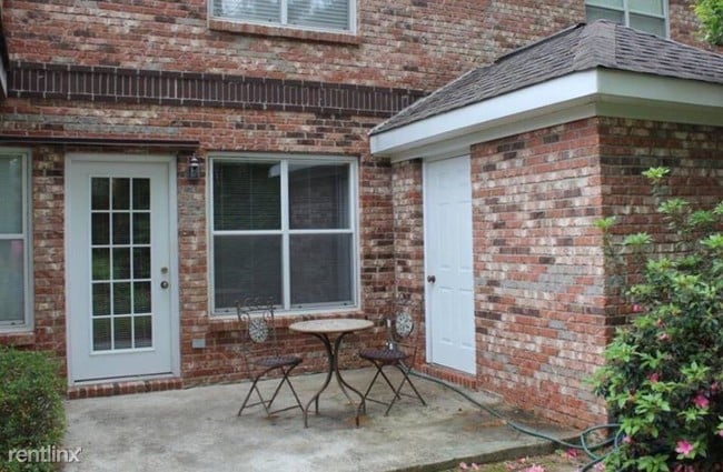 Building Photo - 4014 Savannah St
