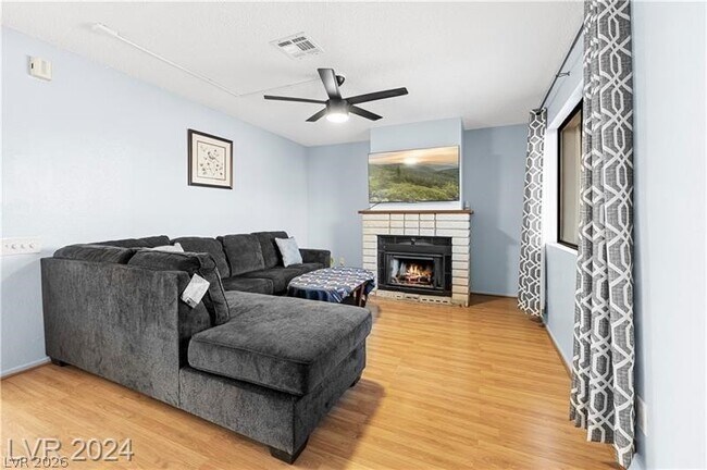 Foto del edificio - 5263 Corinne Ct